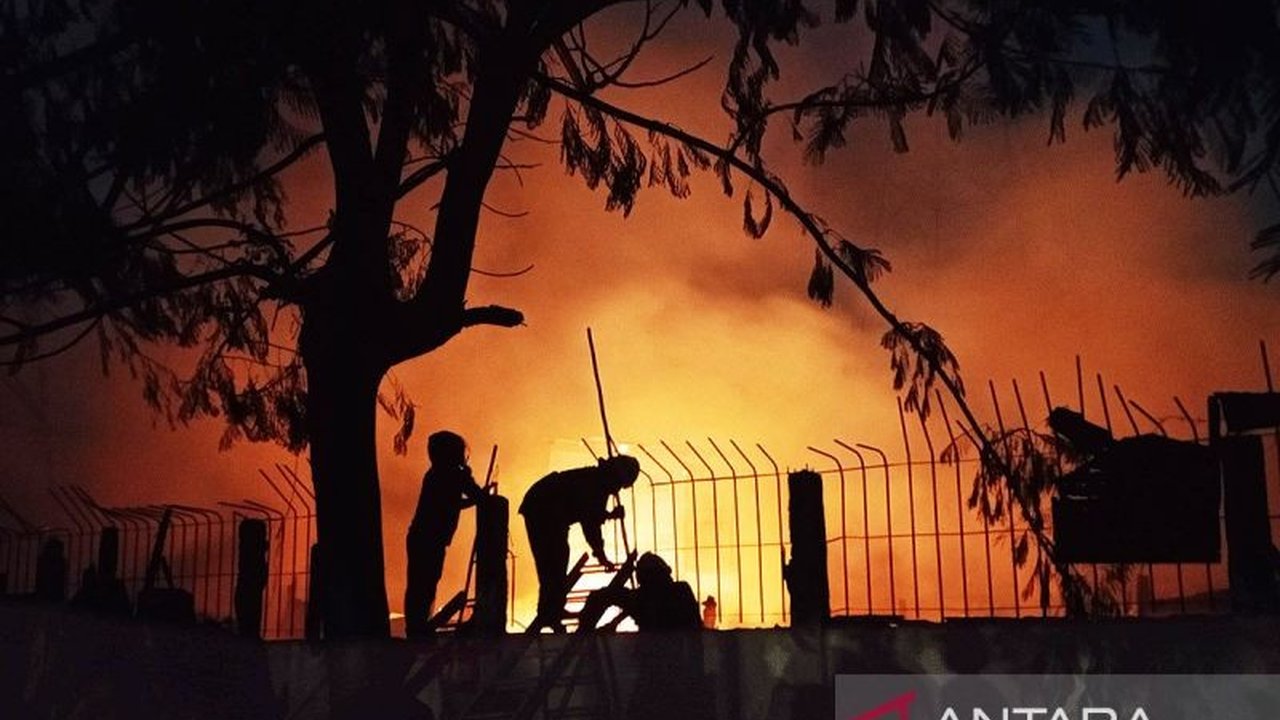 Kebakaran Hebat di Pulogadung: 11 Mobil Damkar Dikerahkan!