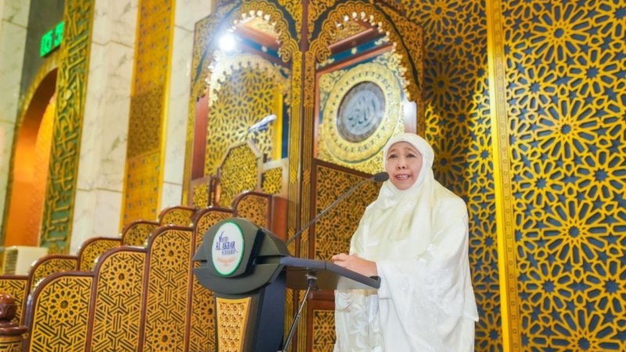 Gubernur Khofifah mengingatkan wisatawan Jawa Timur untuk tetap waspada, terutama di destinasi wisata air selama libur Lebaran 2025, mengingat potensi hujan tinggi dan membludaknya jumlah pemudik.