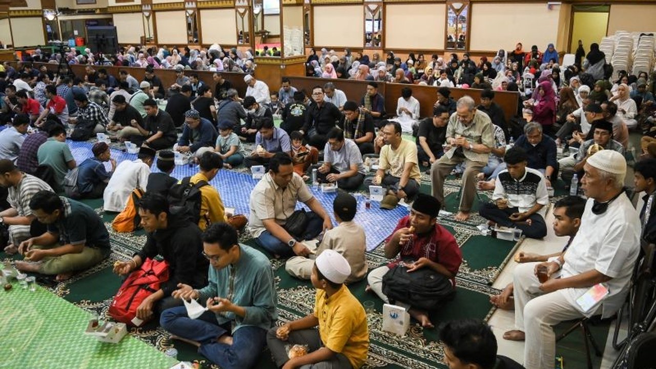 Kemenag DKI Jakarta mengingatkan umat Muslim untuk memprioritaskan puasa qadha Ramadhan sebelum puasa Syawal karena perbedaan hukumnya; qadha Ramadhan wajib, sedangkan puasa Syawal sunah.