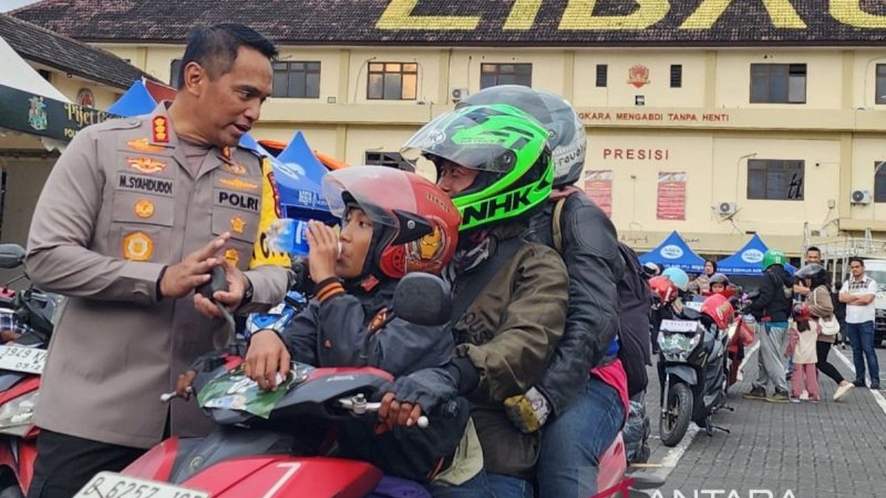 Polda Jawa Tengah sukses angkut 861 sepeda motor pemudik dari Brebes hingga Semarang lewat program valet ride selama mudik Lebaran 2025, kurangi kelelahan dan kecelakaan.