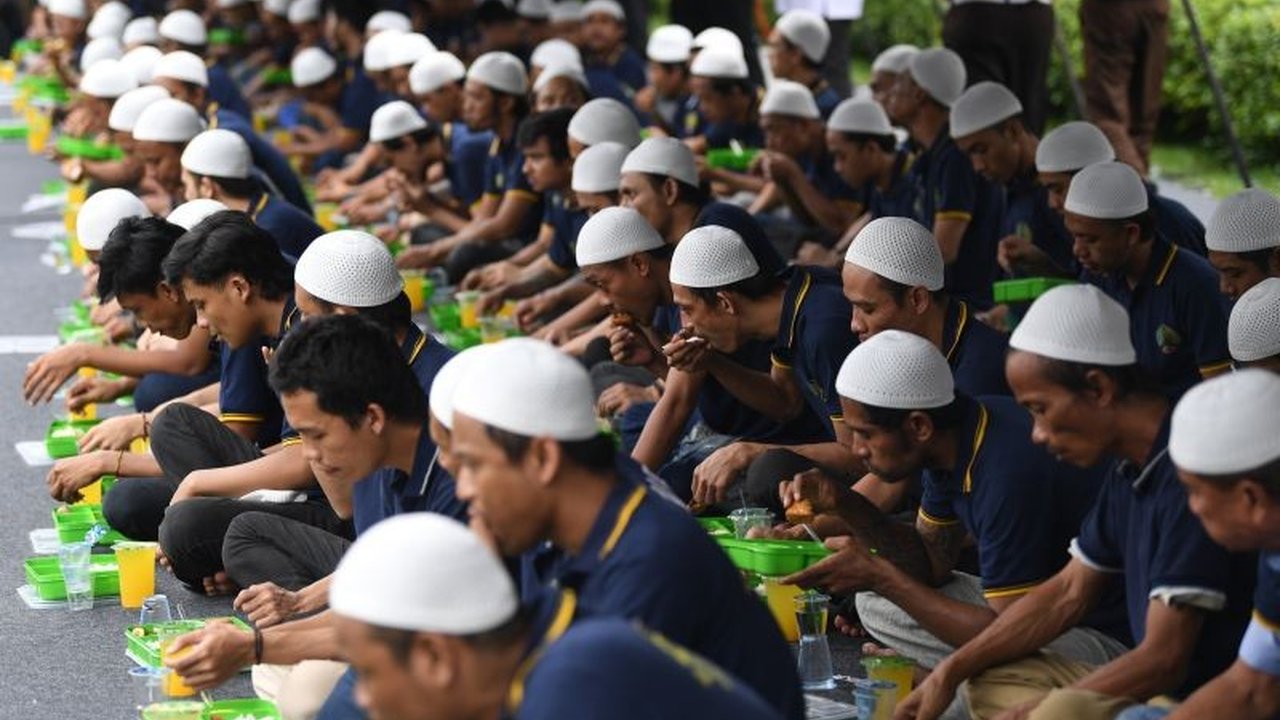 Sebanyak 12 warga binaan di Rumah Tahanan Kelas 1 Jakarta Pusat langsung bebas setelah mendapatkan remisi Idul Fitri 1444 H, dari total 574 warga binaan yang mendapatkan remisi.