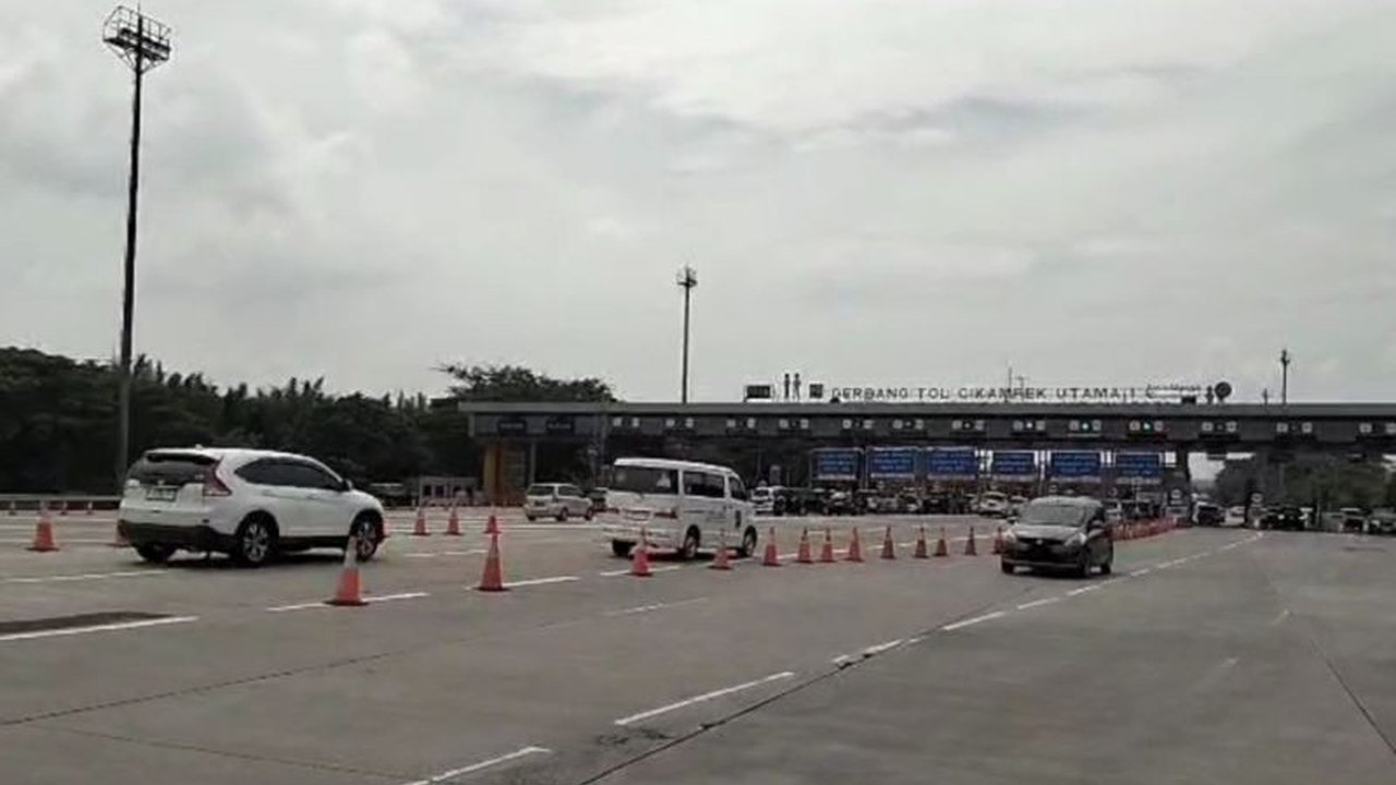 PT Jasamarga Transjawa Tol (JTT) menambah panjang jalur contraflow di Tol Jakarta-Cikampek arah Cikampek hingga KM 70 untuk mengatasi peningkatan volume kendaraan pada H2 Lebaran.