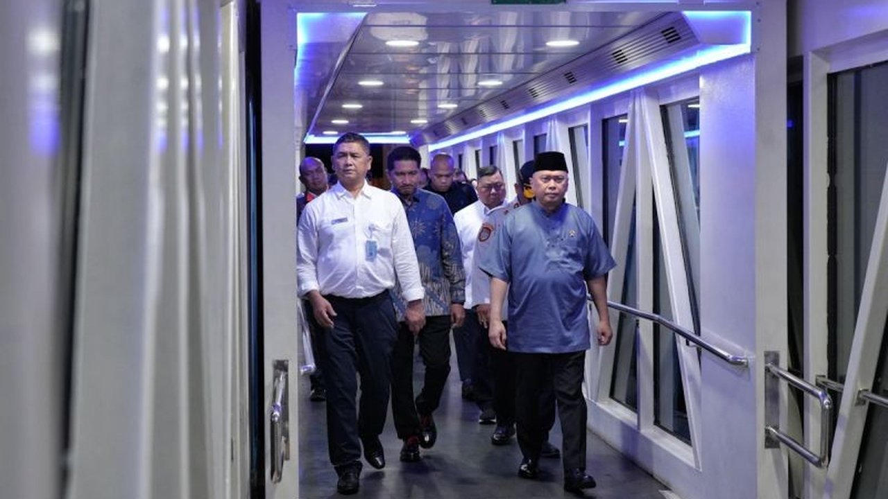 Menteri Perhubungan memastikan kelancaran arus balik Lebaran 2025 di Pelabuhan Bakauheni dengan berbagai strategi, termasuk sistem delaying dan pengaturan alur lalu lintas.