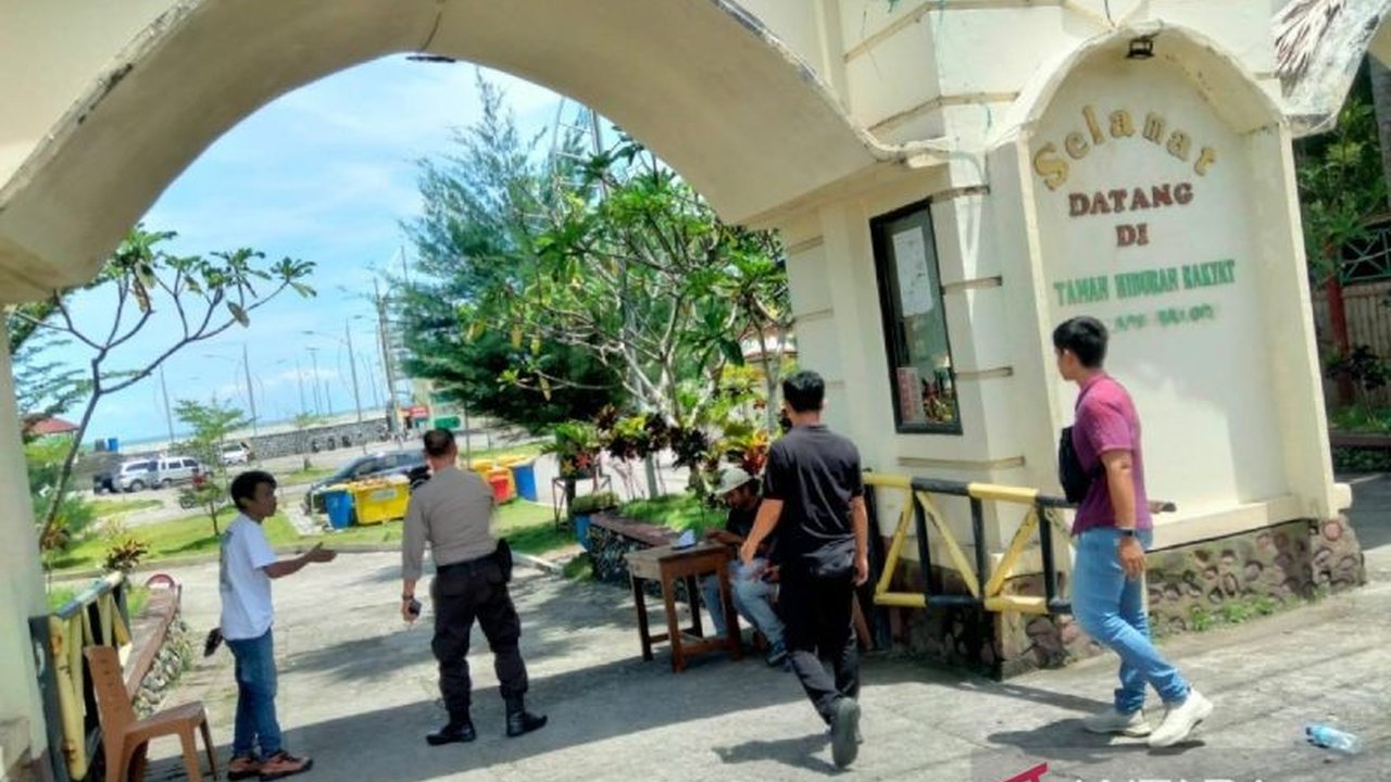 Kepolisian Mataram meningkatkan patroli dan pengamanan di objek wisata pesisir Jalan Lingkar Selatan selama libur Lebaran 2025 untuk memastikan keamanan dan kenyamanan masyarakat.