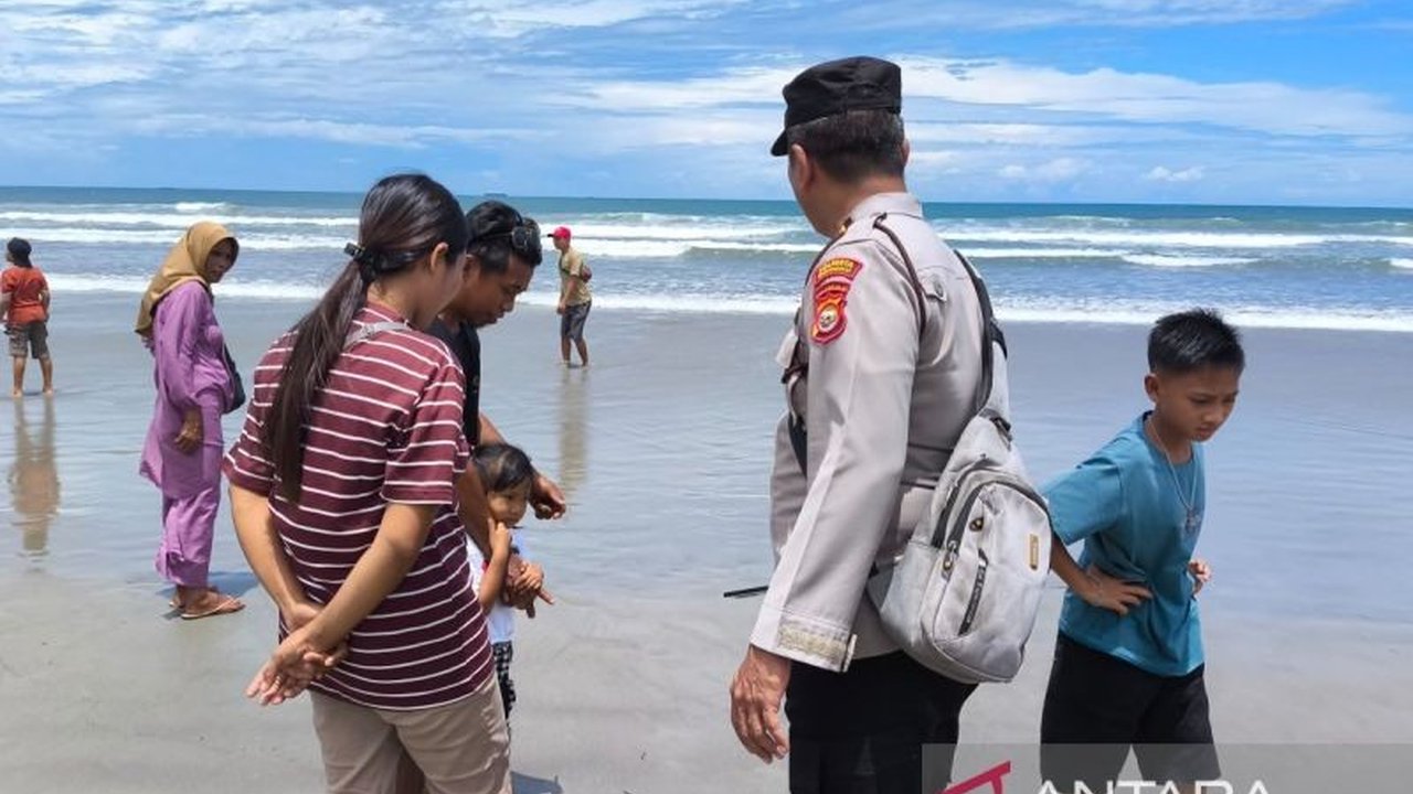 Polresta Bengkulu dan Pemkot Bengkulu siagakan personel dan pasang imbauan larangan wisatawan mandi di Pantai Panjang selama libur Idul Fitri karena kondisi pantai yang berbahaya, sementara Pantai Zakat dinilai aman.