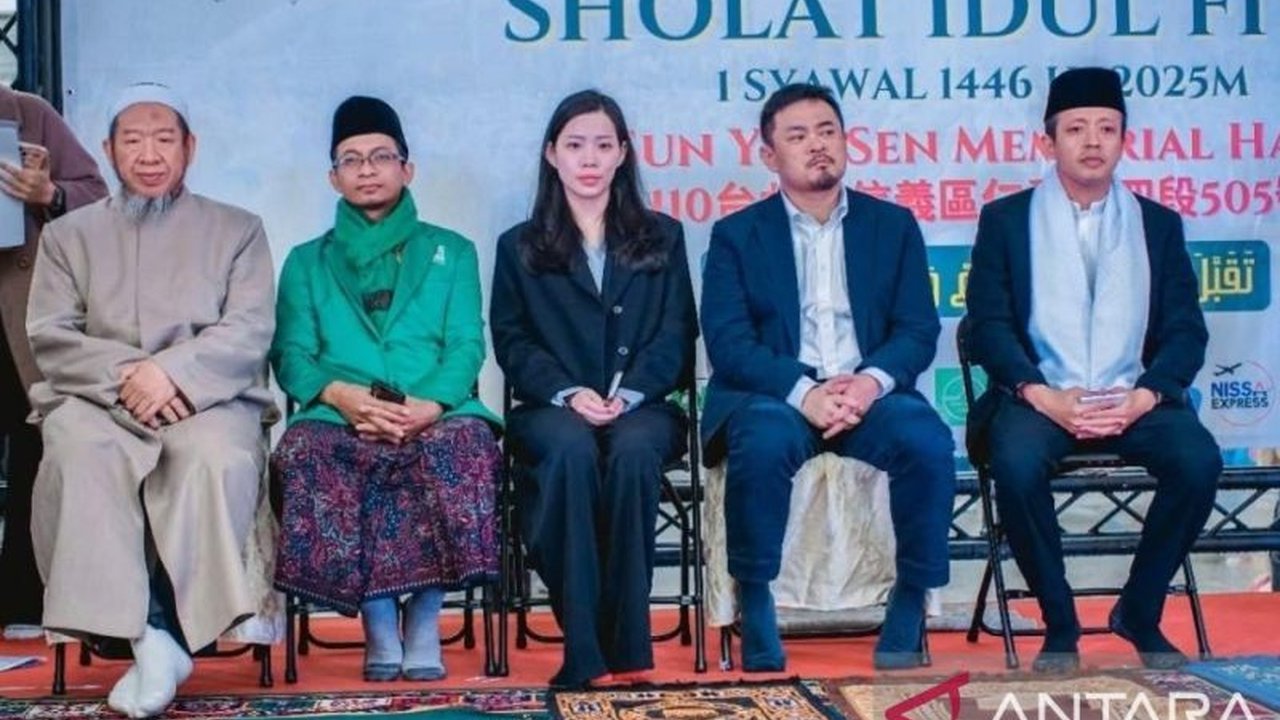 Puluhan ribu umat Muslim merayakan Idul Fitri 1446 H di Taipei, Taiwan, dengan shalat Idul Fitri akbar di Sun Yat-Sen Memorial Hall, menandai perayaan Idul Fitri terbesar di Taiwan.