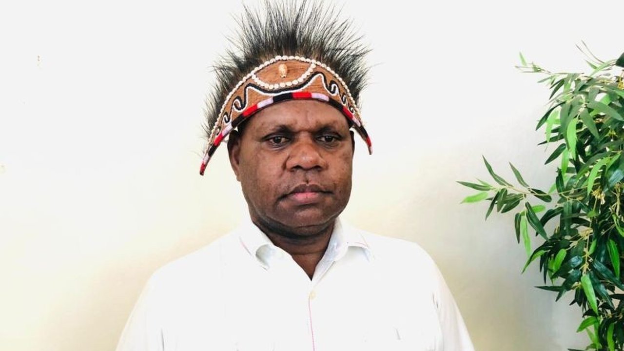 Dewan Adat Kaimana mengajak masyarakat menjaga keamanan dan kedamaian menjelang Idul Fitri dan Paskah, serta meminta penghentian aksi provokasi di media sosial.