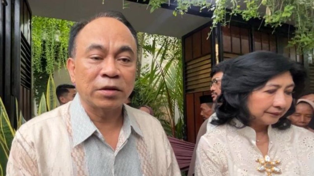 Menkop Budi Arie Setiadi mengunjungi Jokowi di Solo pada hari kedua Idul Fitri, membahas program pemberantasan rentenir dan silaturahmi Lebaran, tanpa membahas politik.