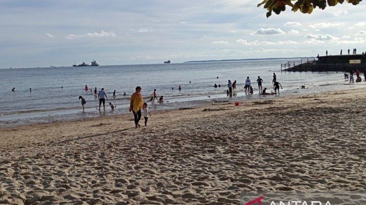 BMKG Imbau Warga Kaltim Waspadai Pasang Laut Tinggi Saat Libur Lebaran