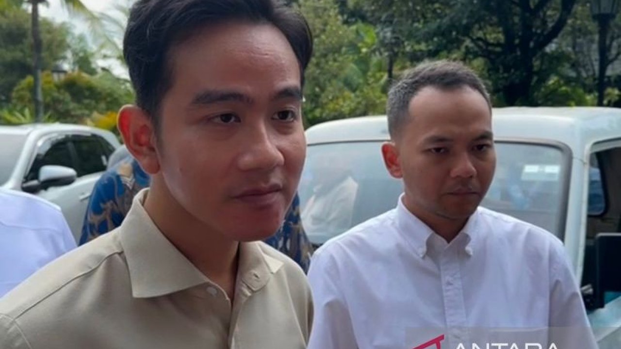 Wali Kota Surakarta, Respati Ardi, menerima banyak pesan dari Wakil Presiden Gibran Rakabuming Raka terkait percepatan bantuan sosial dan solusi genangan air di Joglo, Solo.