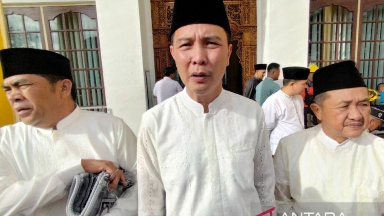 Bupati Rejang Lebong melarang ASN menambah libur Lebaran 2025 di luar jadwal yang telah ditetapkan pemerintah, dengan ancaman sanksi bagi yang melanggar.