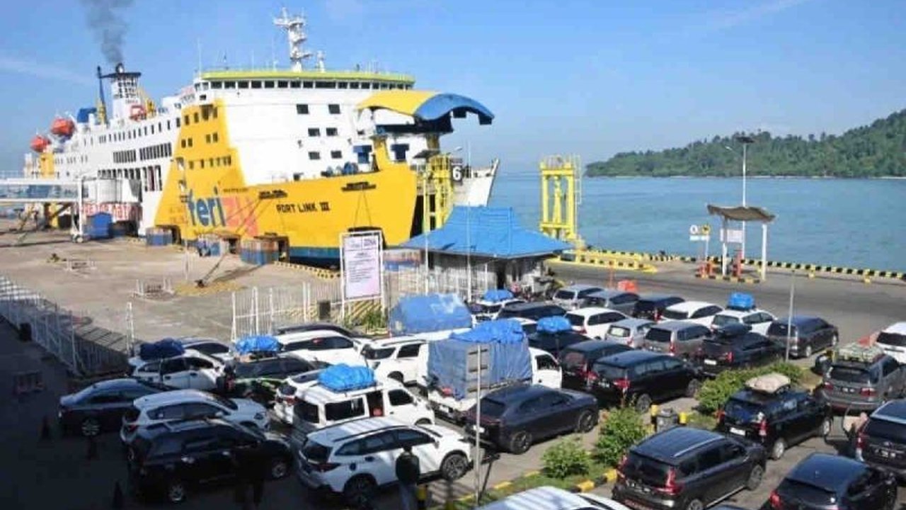 PT ASDP Indonesia Ferry memberikan diskon tarif penyeberangan Bakauheni-Merak hingga 36 persen untuk arus balik Lebaran 2025, guna membantu masyarakat kembali ke Pulau Jawa dengan aman dan nyaman.
