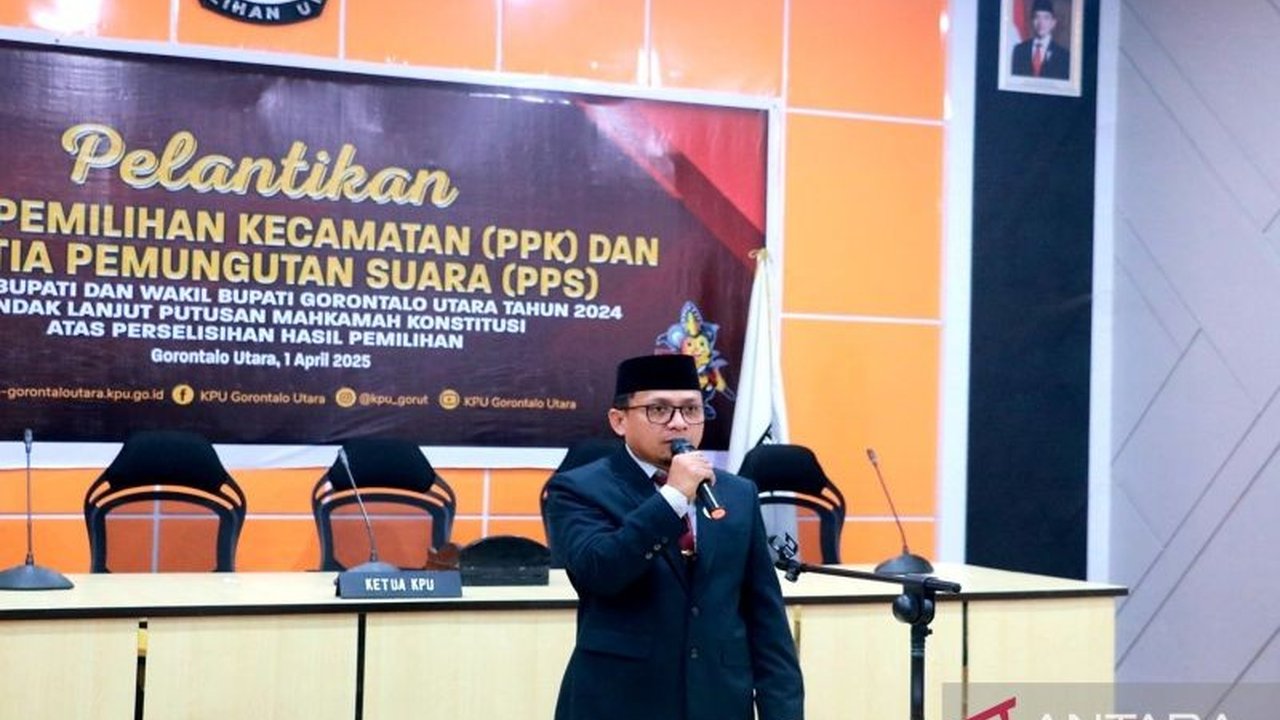 KPU Gorontalo Utara resmi melantik badan ad hoc, yaitu PPK dan PPS, untuk Pemungutan Suara Ulang (PSU) Pilkada 2024, memastikan proses berlangsung transparan dan demokratis.