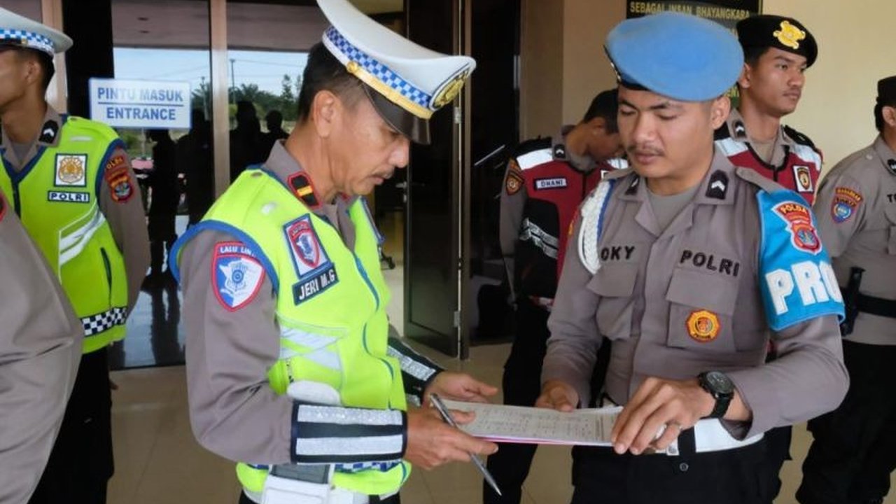 Bidang Profesi dan Pengamanan (Propam) Polda Kaltara melakukan pengecekan ketat terhadap personel yang bertugas dalam Operasi Ketupat Kayan 2025 untuk memastikan profesionalitas dan pelayanan humanis kepada masyarakat.