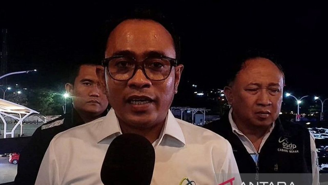 PT ASDP Indonesia Ferry (Persero) menyiapkan strategi untuk mengantisipasi lonjakan penumpang dan kendaraan pada arus balik Lebaran 2025 di lintasan Merak-Bakauheni dan sebaliknya, dengan peningkatan jumlah kapal dan optimalisasi layanan digital.