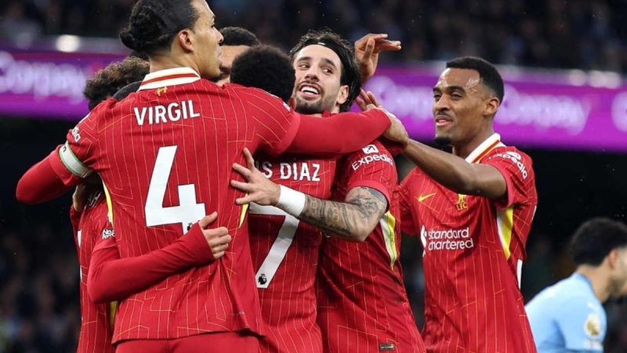 Liverpool, dengan keunggulan sembilan poin atas Arsenal, menatap sembilan laga sisa Liga Inggris dengan optimisme tinggi, dimulai dengan pertandingan melawan Everton di Anfield.