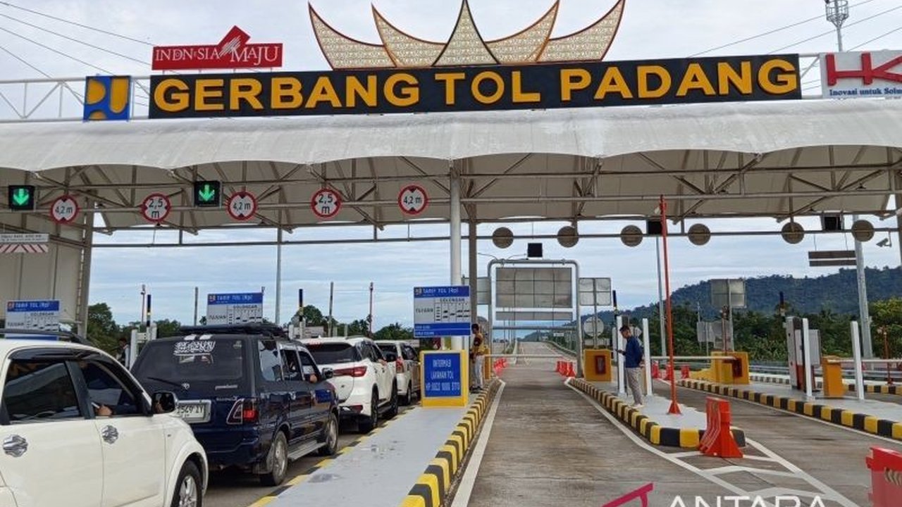 Volume kendaraan di Tol Padang-Sicincin tercatat tertinggi selama libur Idul Fitri 2025, mencapai hampir 10.000 unit, melampaui ruas tol fungsional lainnya di Sumatera.
