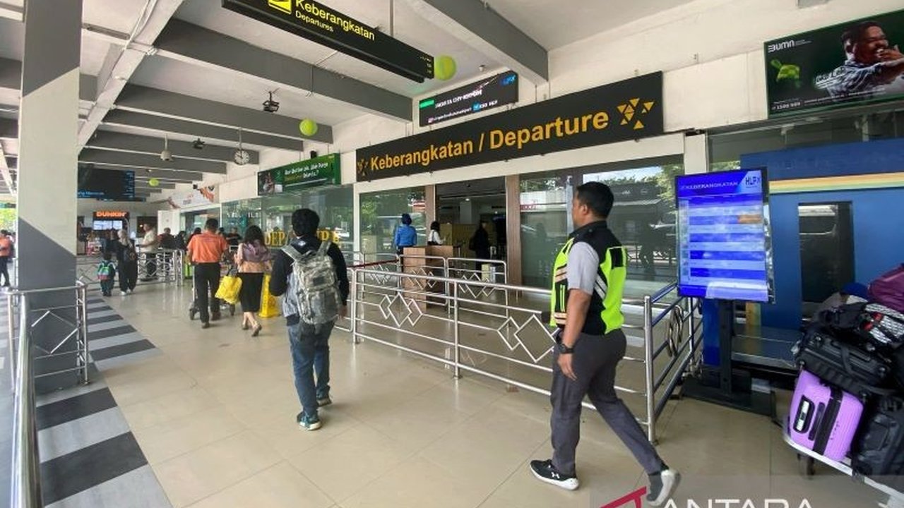 Bandara Halim Perdana Kusuma mengalami peningkatan signifikan pergerakan penumpang pasca Lebaran 2025, mencapai lebih dari 8.000 penumpang pada H+2, dengan berbagai persiapan telah dilakukan untuk menghadapi arus balik.