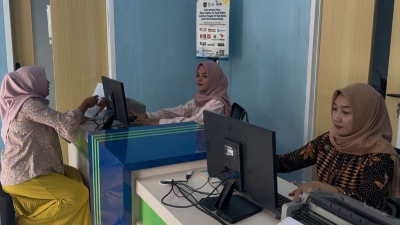 PDAM Lombok Tengah berkomitmen memberikan pelayanan terbaik kepada pelanggan, termasuk selama libur Lebaran 2025, dengan tetap membuka layanan pengaduan dan pembayaran.