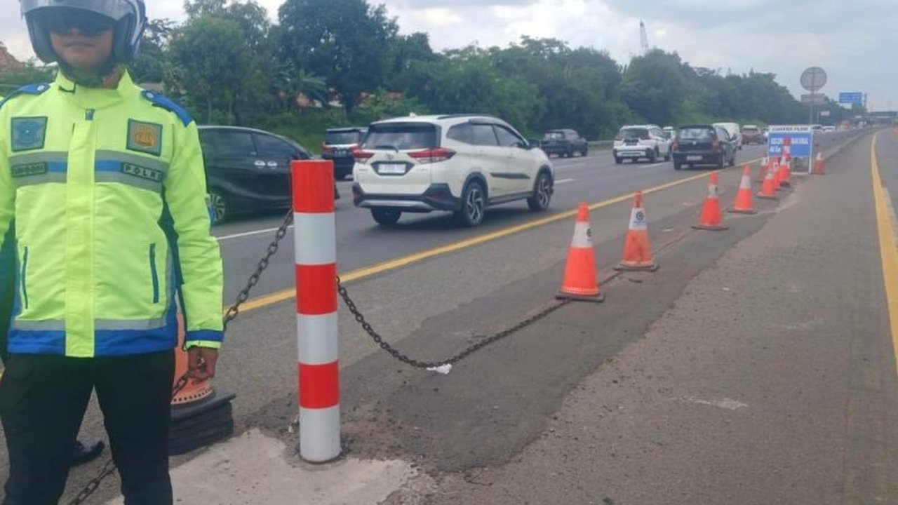 Kepolisian menghentikan contraflow di Tol Japek arah Cikampek setelah arus lalu lintas kembali normal, didukung penuh oleh PT Jasamarga Transjawa Tol.