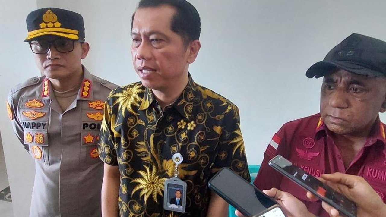 Polresta Sorong Kota membentuk tim khusus untuk memburu tujuh narapidana yang kabur dari Lapas Kelas IIB Sorong pada 1 April 2025, dengan membobol tembok menggunakan sendok.