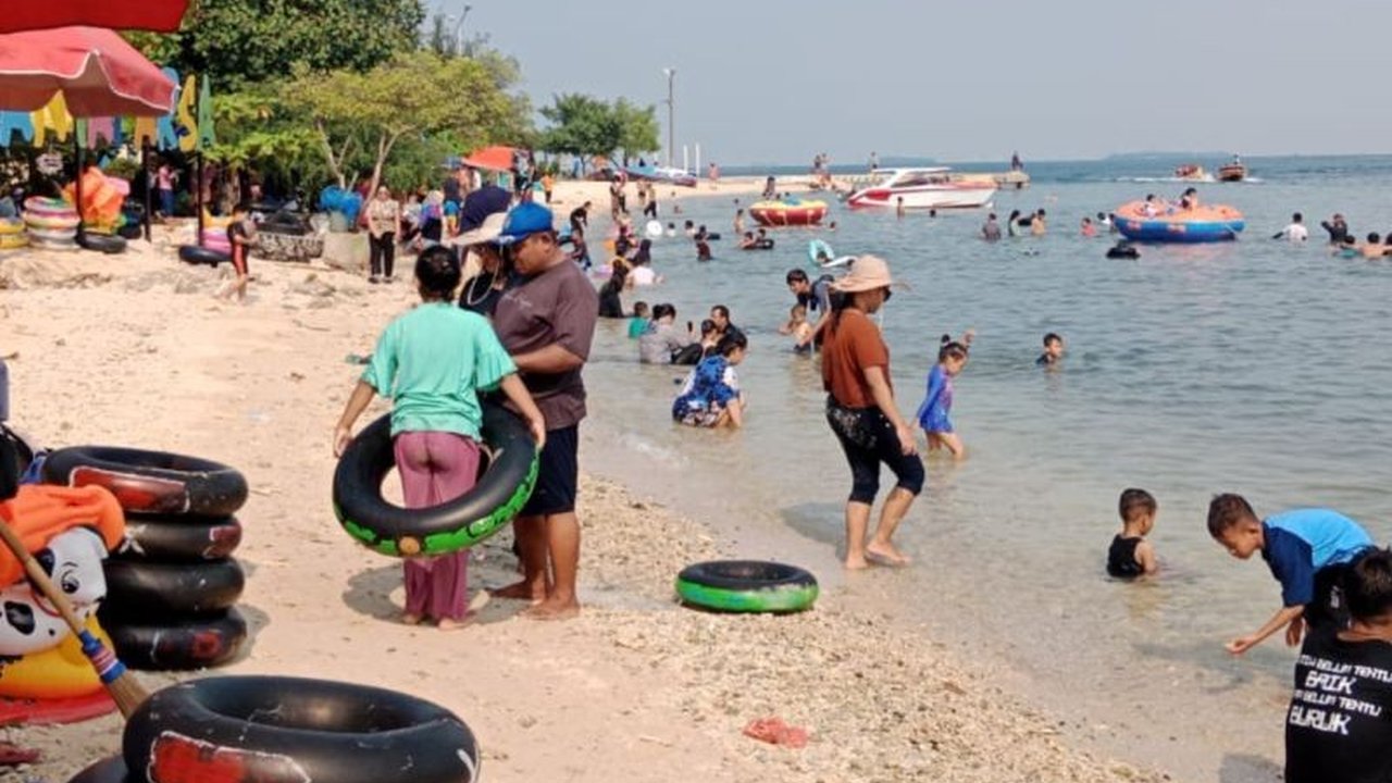 Kunjungan wisatawan ke Kepulauan Seribu meningkat 80 persen di H+1 Lebaran, mencapai 4.627 orang yang masuk melalui berbagai dermaga.