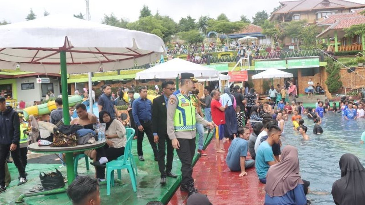 Kapolres Garut, AKBP Mochamad Fajar Gemilang, memastikan kesiapan pengamanan di objek wisata Darajat selama libur Lebaran untuk memberikan rasa aman dan nyaman bagi wisatawan.