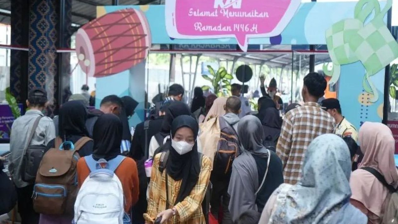 PT KAI Divre III Palembang berhasil mengangkut 43.320 penumpang selama periode mudik dan Lebaran 2025, dengan puncak penumpang pada H+1.