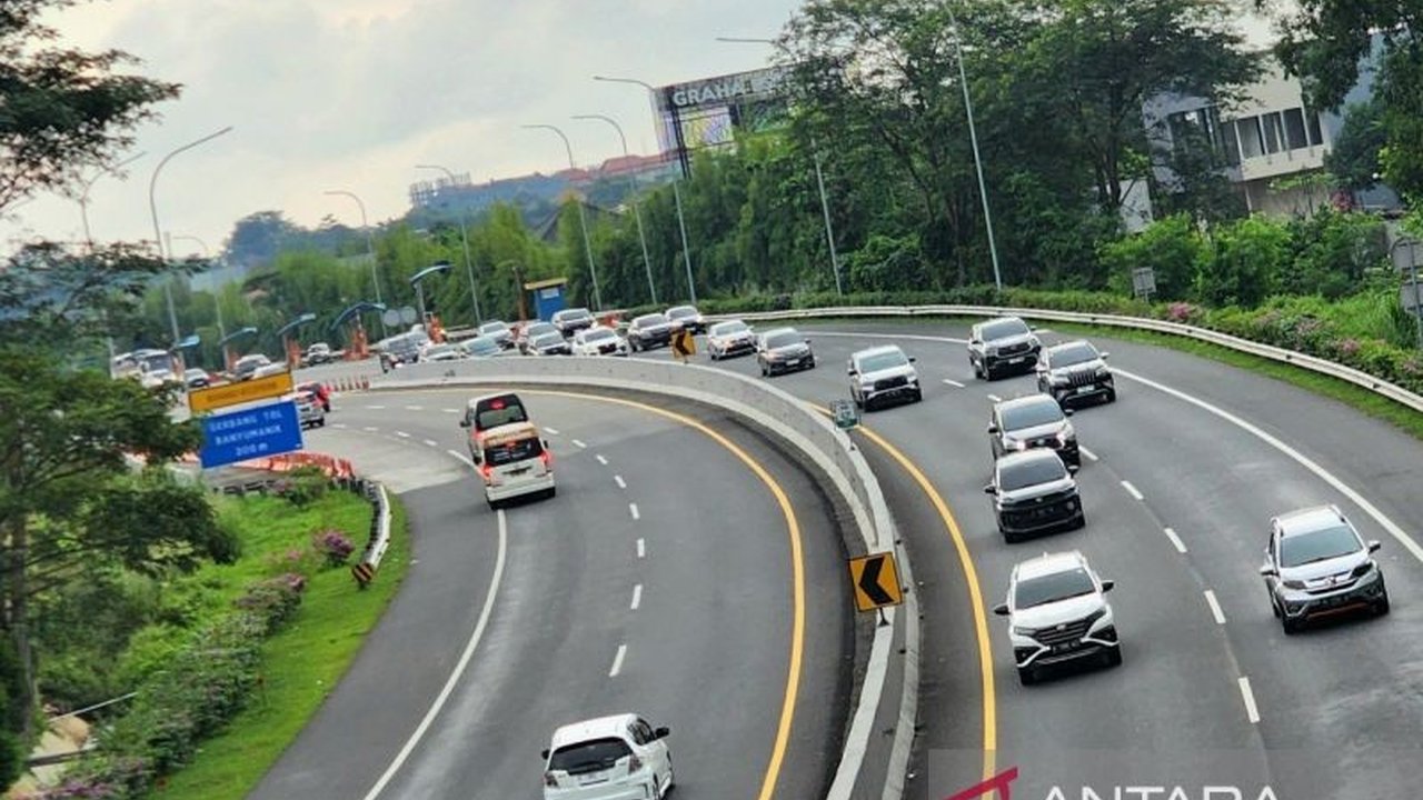 Peningkatan arus mudik di jalan tol Jawa Tengah pada H+1 Lebaran disebabkan oleh aktivitas pemudik lokal antardaerah, terutama di sekitar aglomerasi Semarang.