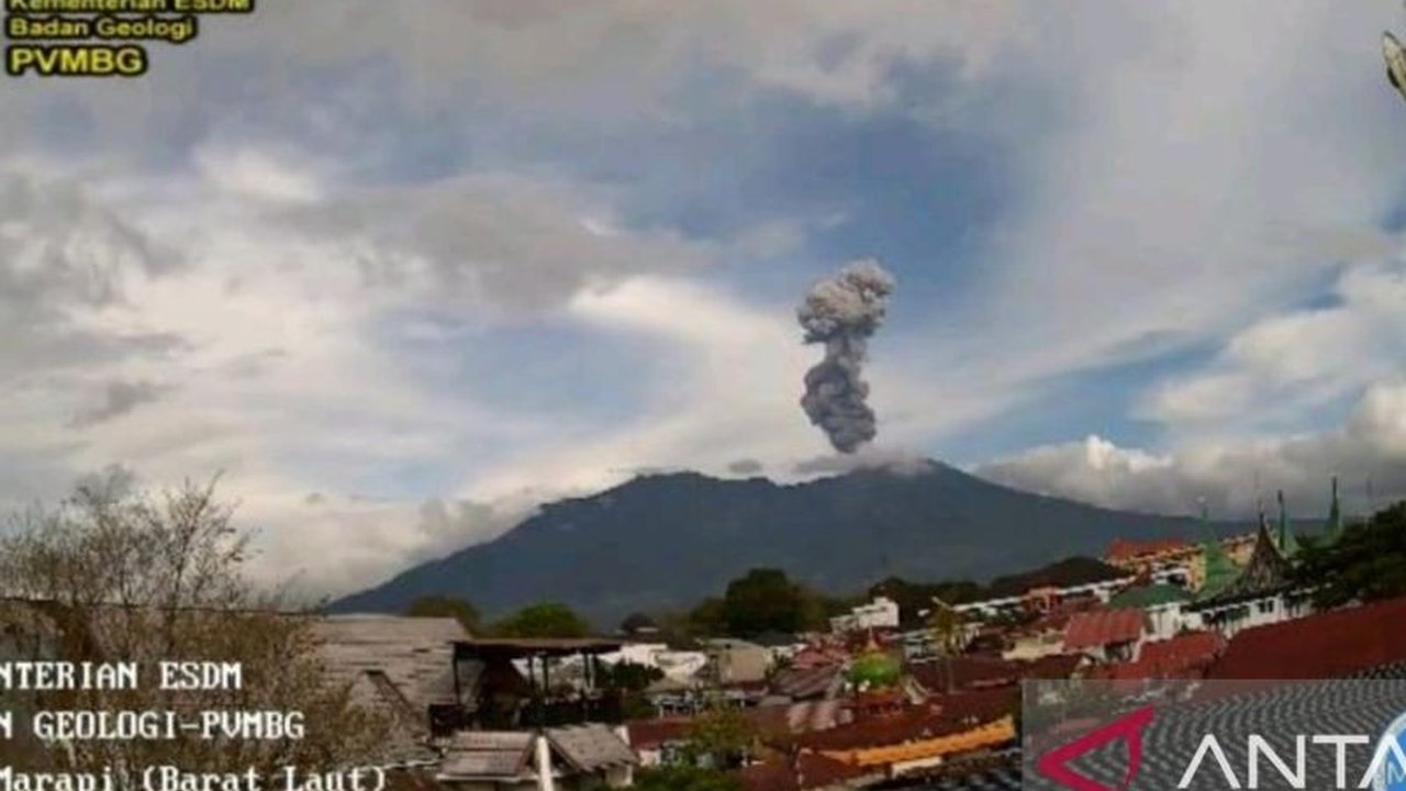 Gunung Marapi Erupsi, Lontarkan Abu Vulkanik hingga 1.000 Meter!
