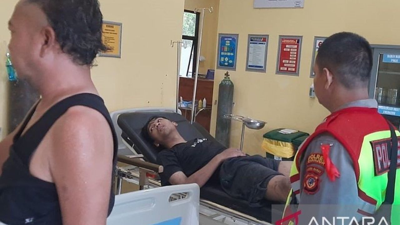 Dua wisatawan asal Bandung berhasil diselamatkan petugas gabungan setelah terseret ombak di Pantai Jayanti, Cianjur, saat nekat berenang di tengah cuaca ekstrem.