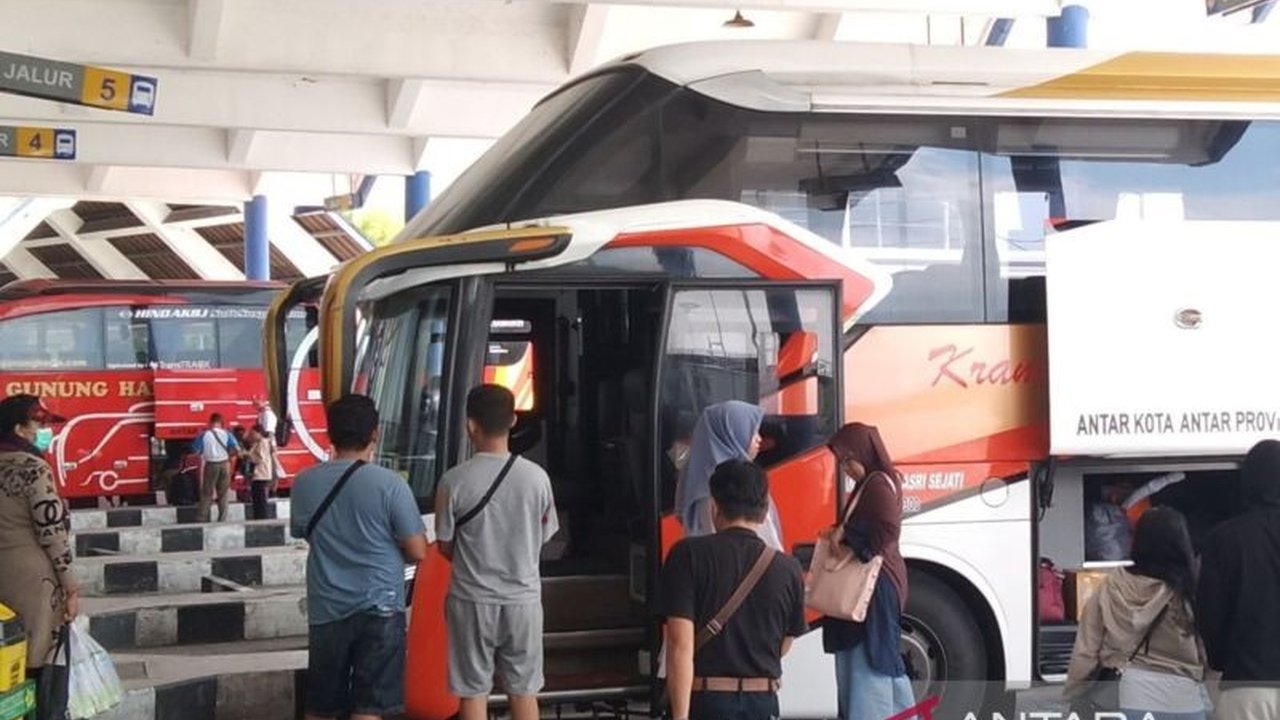 Terminal Mengwi, Bali memprediksi puncak arus balik Lebaran 2025 jatuh pada 6 April mendatang, dipengaruhi libur panjang cuti bersama.