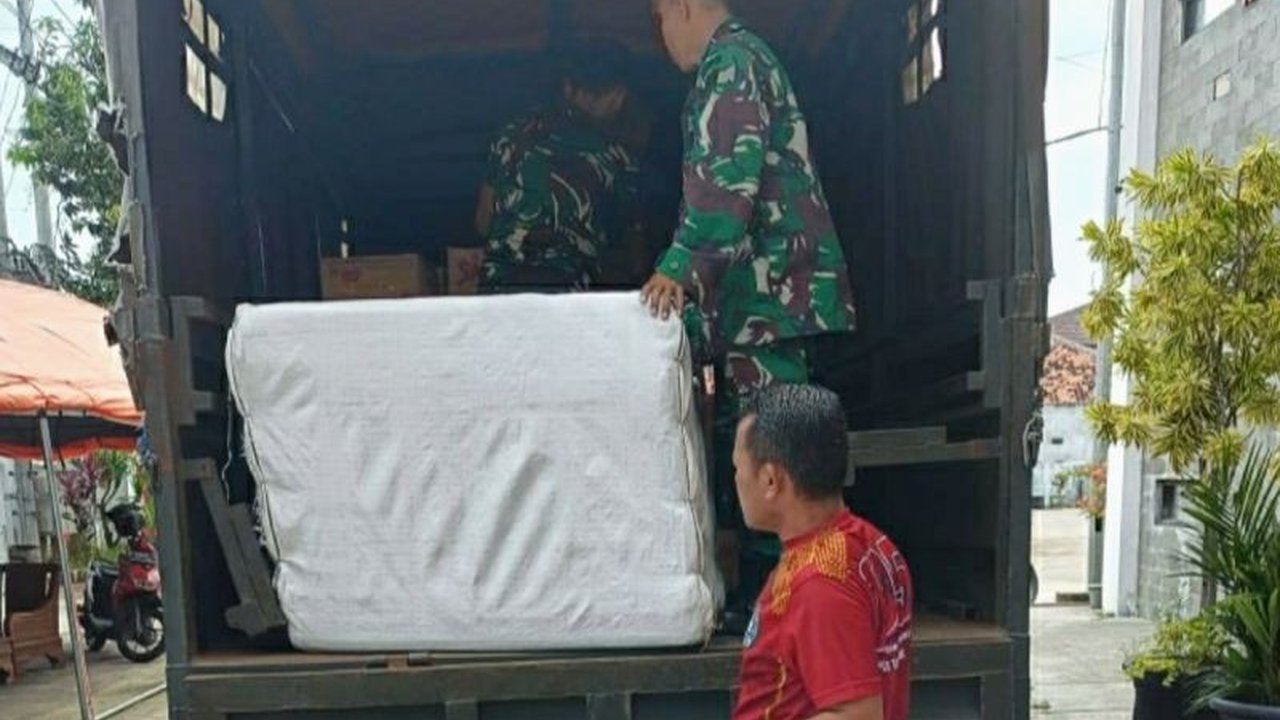 Pemkab Karawang dan Kodim 0604/Karawang kirim bantuan kemanusiaan berupa makanan, obat-obatan, dan kebutuhan pokok lainnya bagi korban gempa bumi di Myanmar yang telah menewaskan ribuan jiwa.