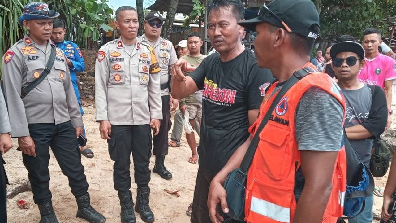 Seorang anak berusia 11 tahun hilang terseret arus laut saat berenang di Pantai Sayang Heulang, Garut, Jawa Barat, dan tim SAR gabungan tengah melakukan pencarian intensif.