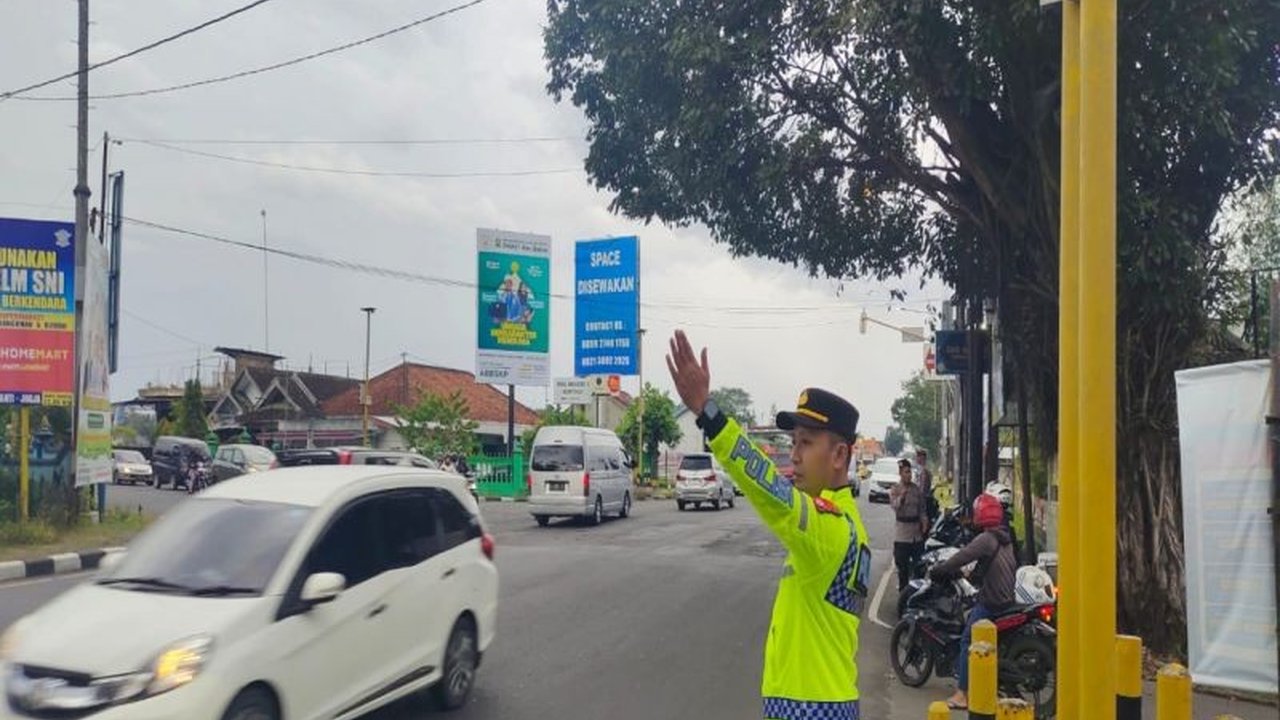 Polres Kulon Progo terapkan rekayasa lalu lintas di jalur utama Yogyakarta-Purworejo untuk mengatasi kemacetan arus balik Lebaran 2025 yang signifikan pada H+1 dan H+2.