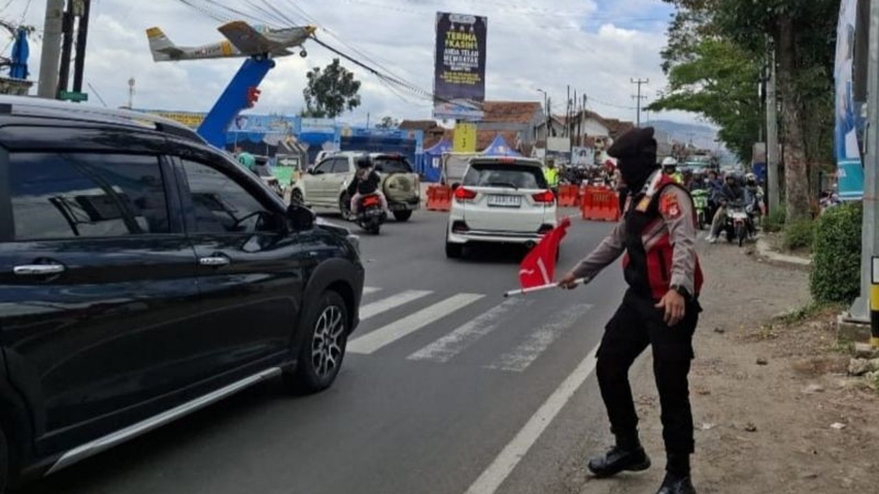 Kepadatan Arus Kendaraan di Garut Selama Libur Lebaran, Polisi Terapkan One Way