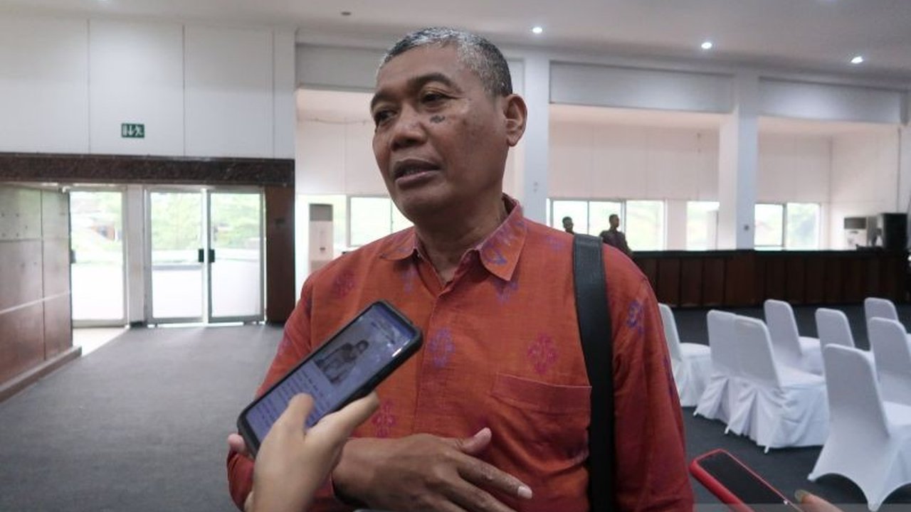 Pemerintah NTB melirik pohon kemiri sebagai solusi pemulihan lahan kritis di Pulau Sumbawa dan Lombok akibat budi daya jagung, menawarkan manfaat ekonomi dan ekologi jangka panjang bagi petani.