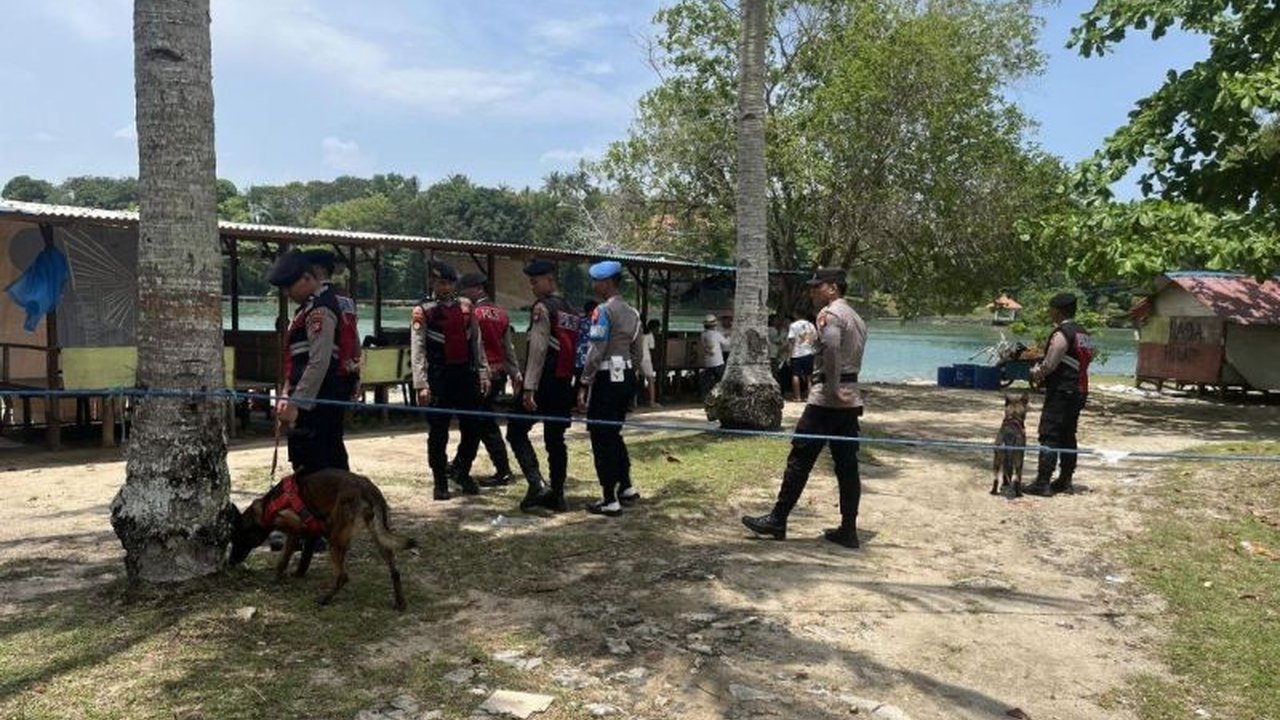 Polda Kepri meningkatkan pengamanan di tempat wisata dan pelabuhan selama libur Lebaran 2025 untuk memberikan rasa aman dan nyaman kepada masyarakat.