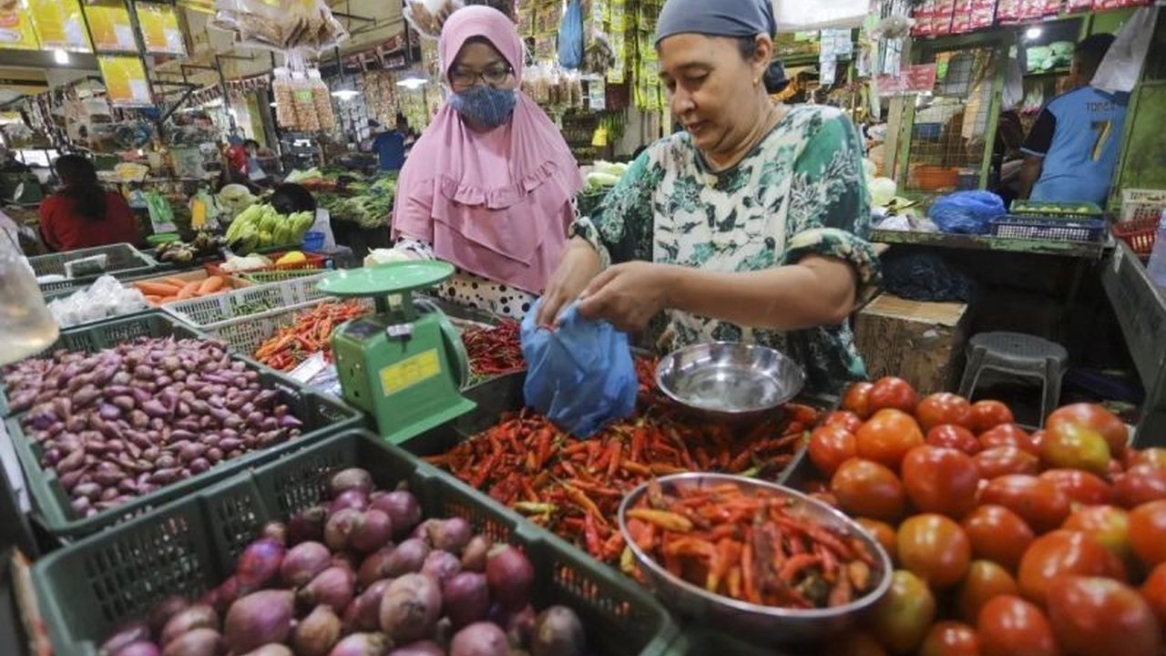 Lonjakan harga cabai rawit dan bawang merah menjadi sorotan, tembus Rp91.600/kg dan Rp48.650/kg, data PIHPS Bank Indonesia.