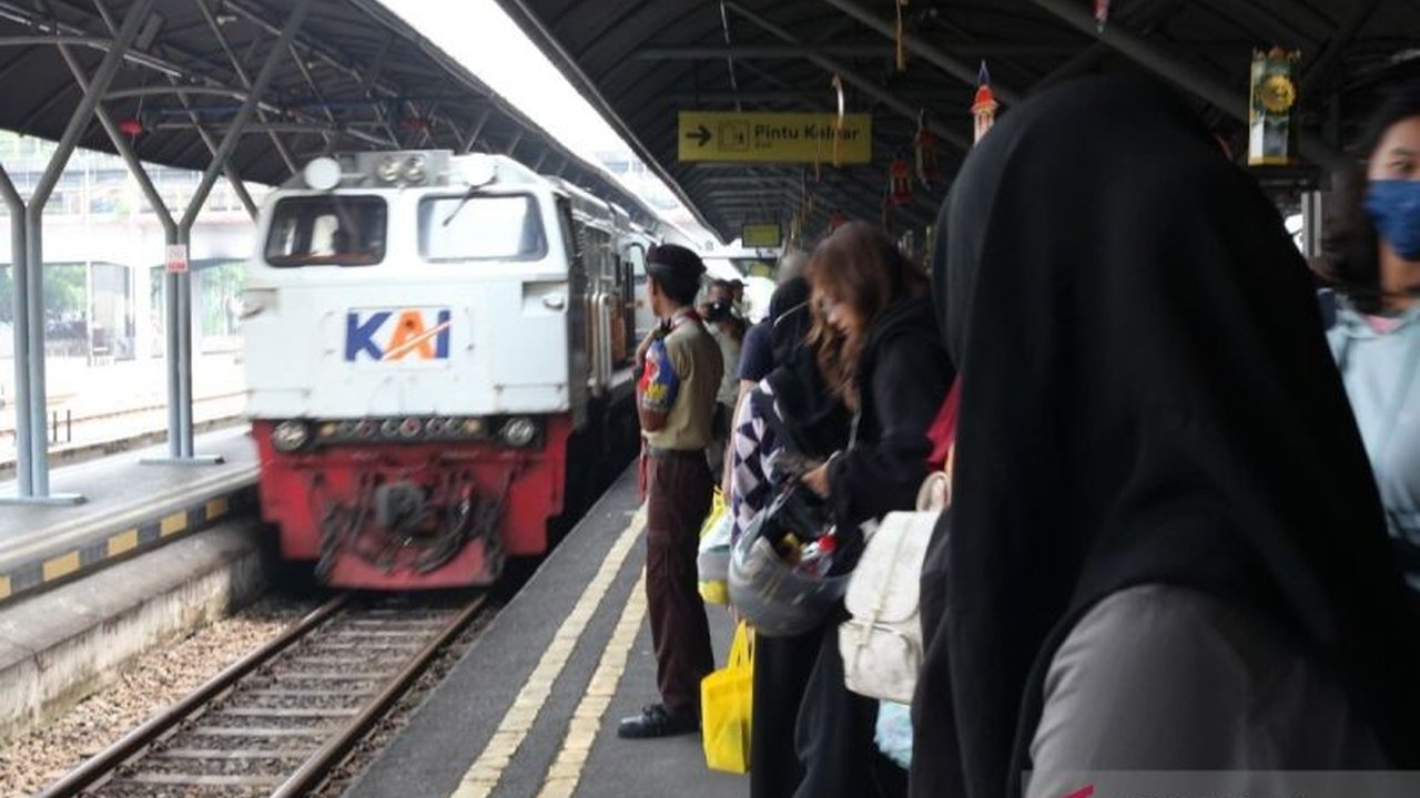 Ekonom Mirae Asset Sekuritas, Nafan Aji Gusta, menilai libur panjang Lebaran 2025 sebagai katalis positif yang mengoptimalkan konsumsi domestik dan memberikan dampak positif pada pertumbuhan ekonomi Indonesia.