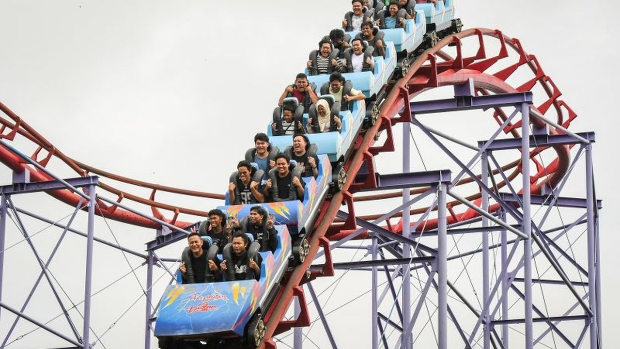 Selama tiga hari libur Lebaran 2025, Taman Impian Jaya Ancol di Jakarta Utara dipadati 167 ribu pengunjung yang menikmati berbagai wahana dan fasilitas yang tersedia.