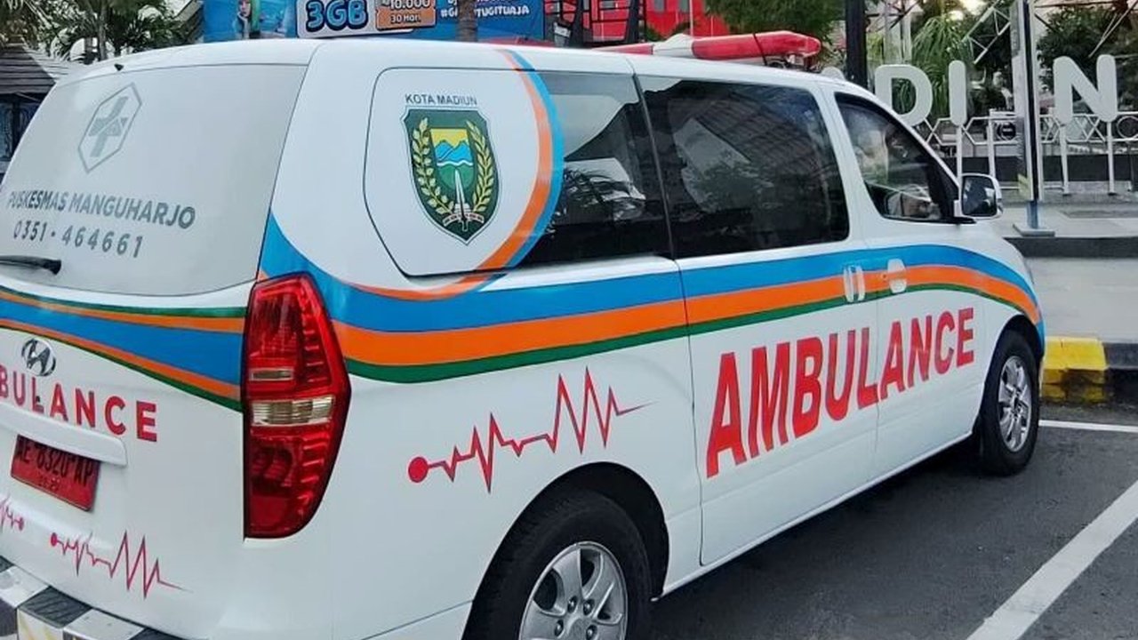 Dinkes Kota Madiun siagakan ambulans gratis selama libur Lebaran 2025 untuk mengantisipasi kondisi kegawatdaruratan warga, bekerja sama dengan Polres Madiun Kota dan pihak terkait lainnya.