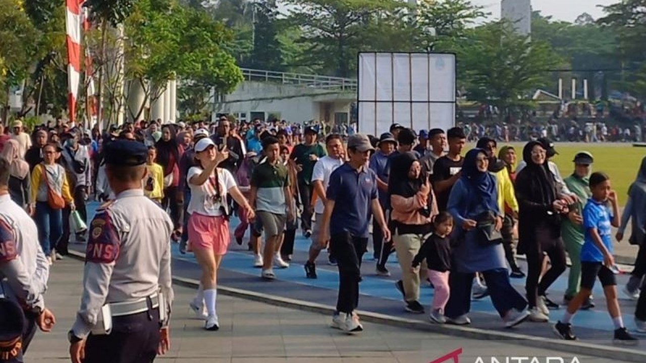 Dokter sarankan olahraga ringan seperti jalan kaki atau bersepeda untuk menyeimbangkan pola makan tinggi lemak selama libur Lebaran, khususnya bagi usia di atas 50 tahun, serta tips menjaga pola makan sehat.