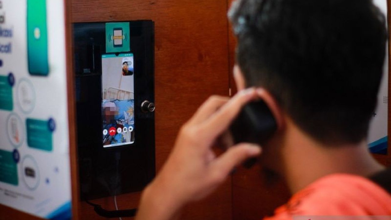 Lembaga Pemasyarakatan Kelas II A Lombok Barat luncurkan layanan panggilan video untuk warga binaan, mempermudah komunikasi dengan keluarga dan mendukung proses rehabilitasi.