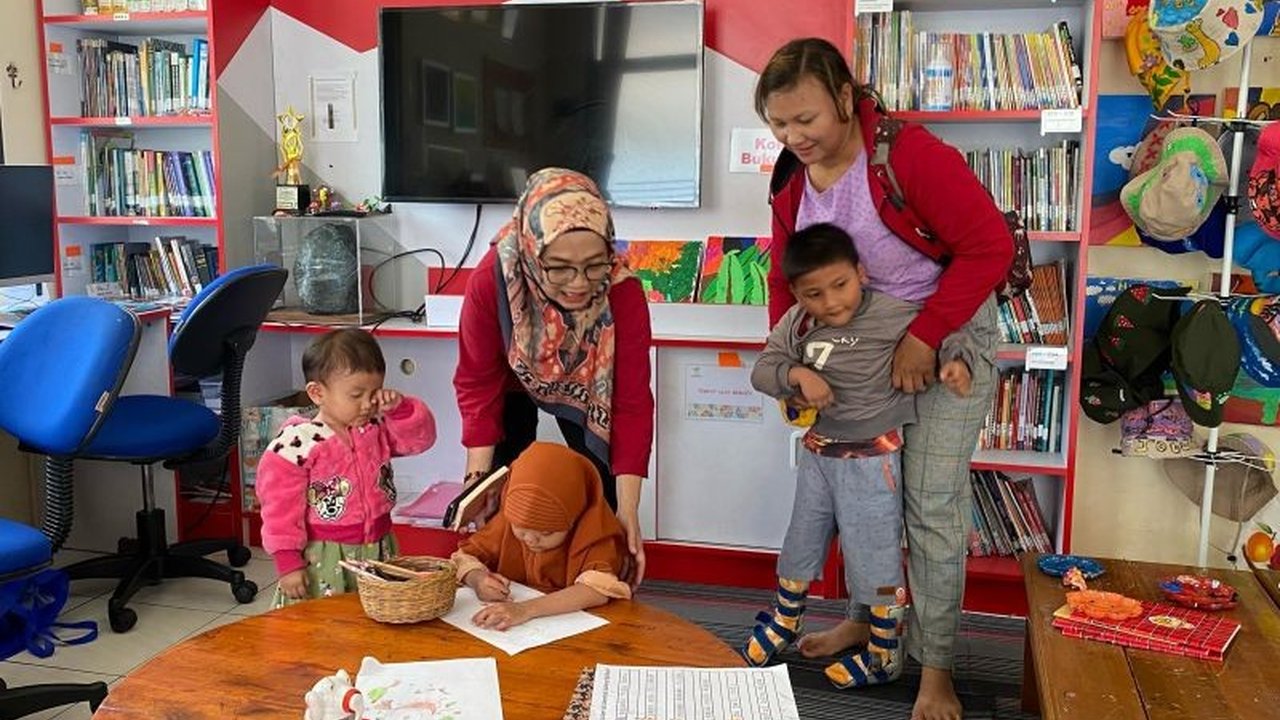 Kementerian Sosial (Kemensos) luncurkan Taman Baca Inklusi (TBI) di STPL Bekasi, fasilitas literasi inklusif yang menyediakan layanan belajar dan terapi bagi anak-anak, remaja, dan penyandang disabilitas.