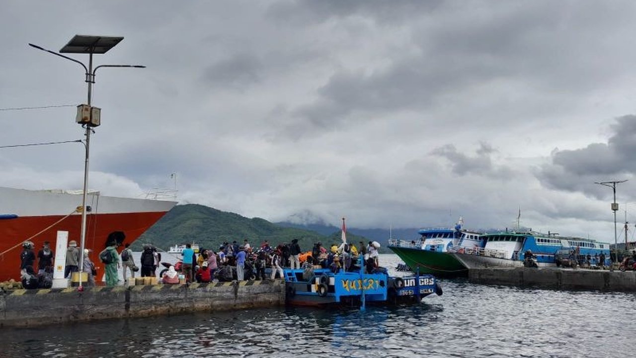 BMKG memprakirakan cuaca buruk di Maluku Utara dengan potensi hujan lebat, gelombang tinggi hingga 1,5 meter, dan penurunan jarak pandang; masyarakat diimbau waspada.