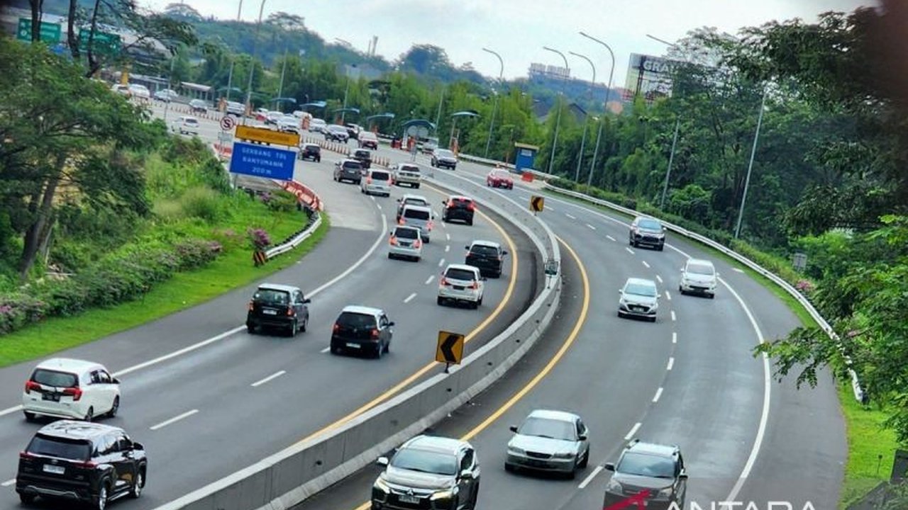 Polda Jateng catat peningkatan 5,8 persen arus mudik Lebaran 2025 di Tol Kalikangkung, namun situasi lalu lintas tetap aman dan terkendali.