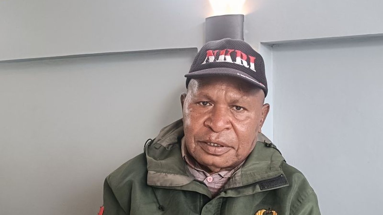 Dewan Perwakilan Rakyat Kabupaten Mimika mendesak PT Honay Ajkwa Lorenz (PT HAL) segera memulangkan 65 karyawan asal Papua yang tertahan di Jakarta setelah pelatihan,  mengingat proses perekrutan yang dinilai tidak transparan dan berpotensi menimbulkan ma