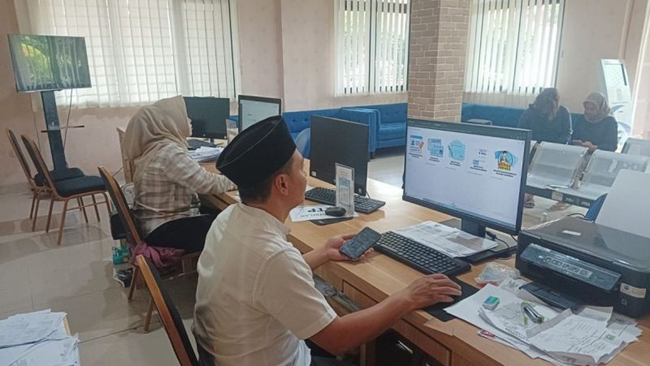 Dinas Dukcapil Kota Tangerang mengimbau masyarakat agar waspada terhadap penipuan aktivasi IKD melalui WhatsApp dan telepon, serta mengingatkan proses aktivasi hanya dilakukan di kantor resmi.
