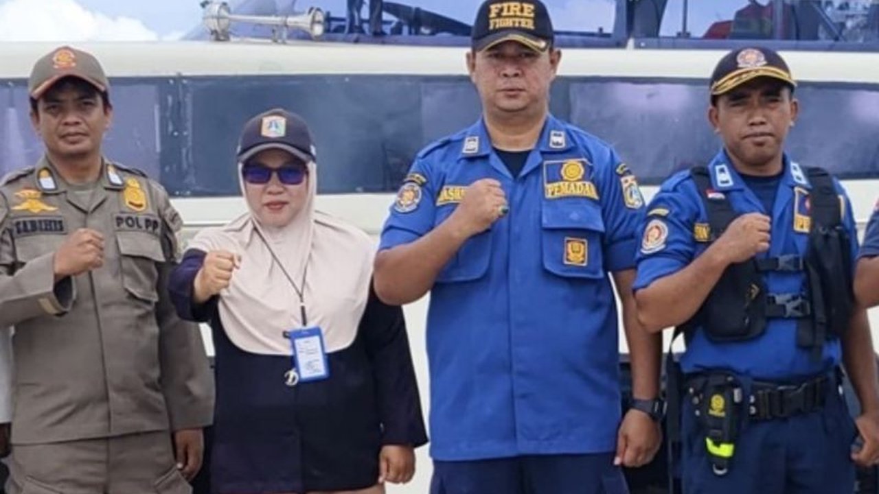 Pemkab Kepulauan Seribu tempatkan personel gabungan di dermaga Pulau Harapan untuk mengamankan libur panjang Idul Fitri 2025, dengan total kedatangan wisatawan mencapai 1.092 orang.